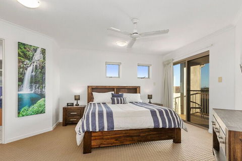 EXCLUSIVE OCEAN VIEW PENTHOUSE On MARINE PARADE - Goulburn Accommodation 2