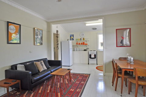 SEA Whispers Inlet Side - Goulburn Accommodation 4