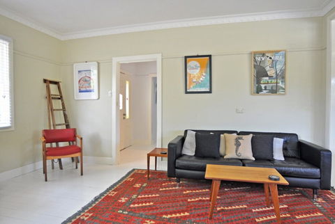 SEA Whispers Inlet Side - Goulburn Accommodation 5