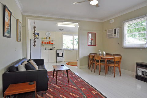 SEA Whispers Inlet Side - Goulburn Accommodation 3