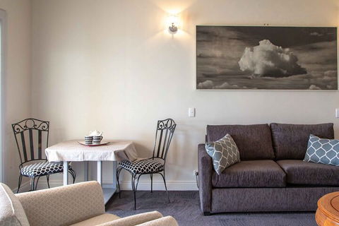 Angaston House - Goulburn Accommodation 5