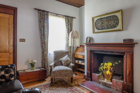 Sargeants & Armoury Cottages 1823 - Goulburn Accommodation 2