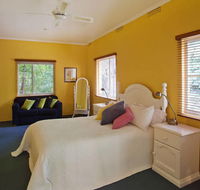 Corktree Cottage - Goulburn Accommodation