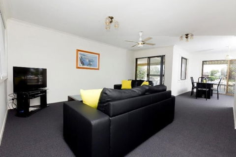 Lake House On Elouera - Goulburn Accommodation 2