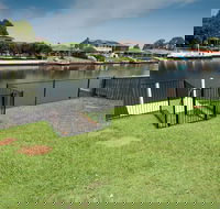 Lake House on Elouera - Goulburn Accommodation