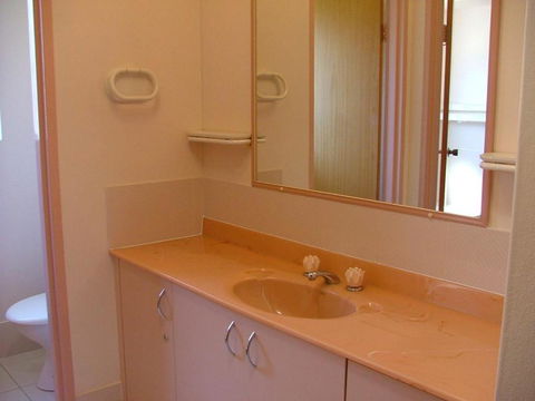 Renas Court Unit 6 72 Little Street - Goulburn Accommodation 1
