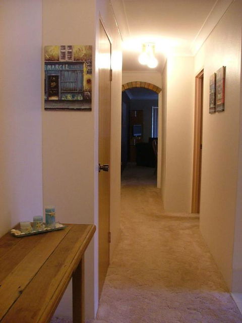 Renas Court Unit 6 72 Little Street - Goulburn Accommodation 3