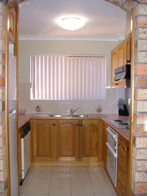 Renas Court Unit 6 72 Little Street - Goulburn Accommodation 6