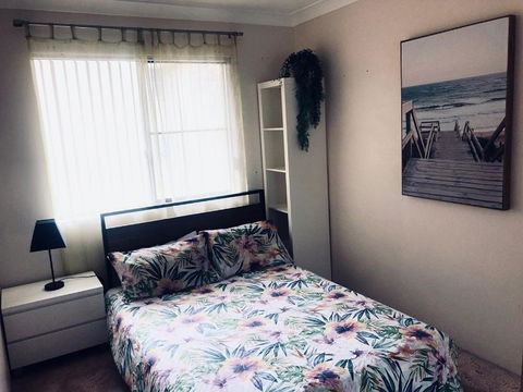 Renas Court Unit 6 72 Little Street - Goulburn Accommodation 5