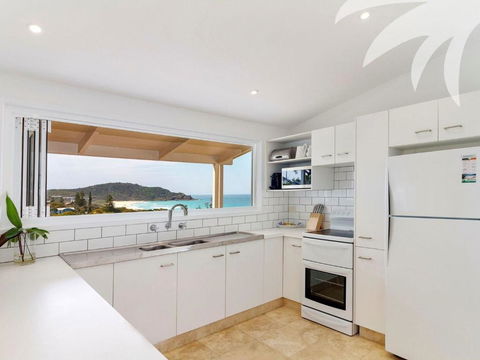 The Headland House - Goulburn Accommodation 5