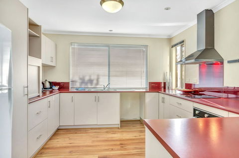 All Decked Out - Goulburn Accommodation 2