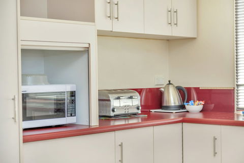 All Decked Out - Goulburn Accommodation 6