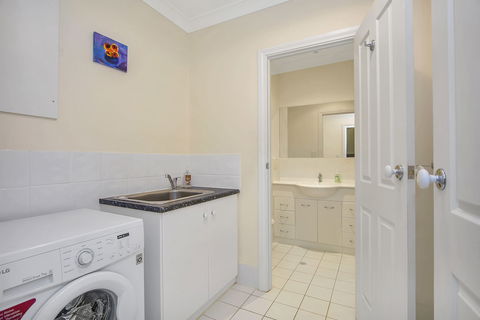 The Leafy Dragon - Goulburn Accommodation 2