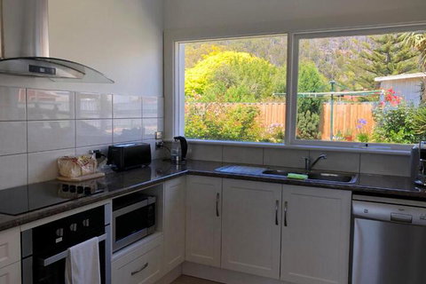 Seaside Retreat - Goulburn Accommodation 7