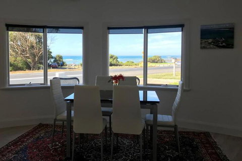 Seaside Retreat - Goulburn Accommodation 5