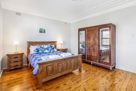 The Summit House - Goulburn Accommodation 4