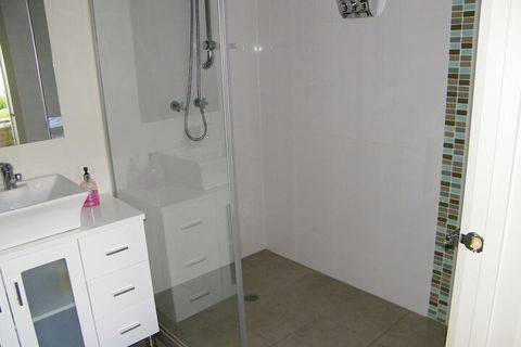De'Vine Escape - Goulburn Accommodation 5