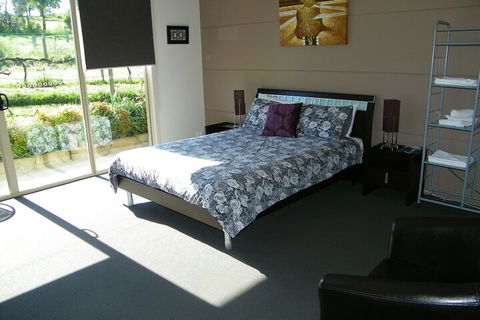 De'Vine Escape - Goulburn Accommodation 7