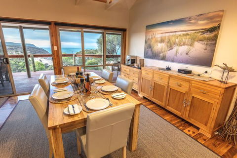 Sea Dragon Lodge & Villas - Goulburn Accommodation 7