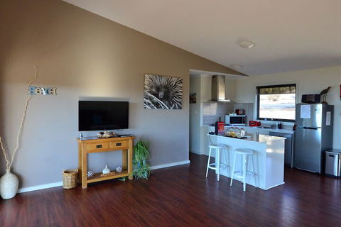 Sea Dragon Lodge & Villas - Goulburn Accommodation 6