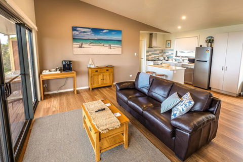 Sea Dragon Lodge & Villas - Goulburn Accommodation 5