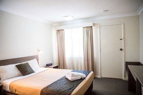 Lilac City Motor Inn & Steakhouse - Goulburn Accommodation 6