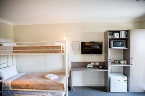 Lilac City Motor Inn & Steakhouse - Goulburn Accommodation 0