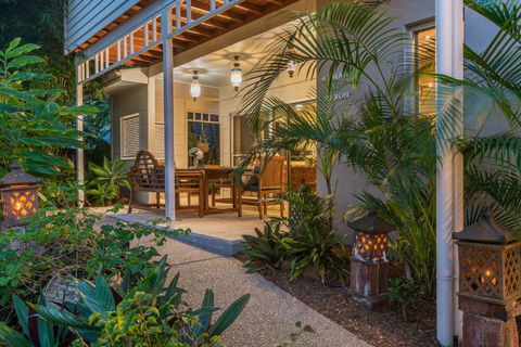 Aaman & Cinta Luxury Villas - Goulburn Accommodation 3