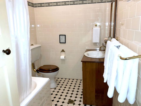 The Chalet Guesthouse And Studio - Goulburn Accommodation 5