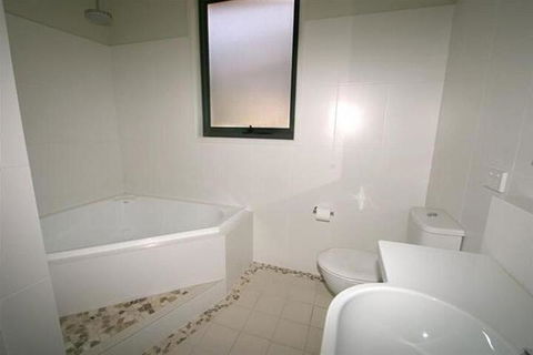 BOOM 5 - Goulburn Accommodation 4