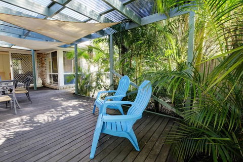 FRANGIPANI BEACH HOUSE PET FRIENDLY 22 Belbourie Cres Boomerang Beach - Goulburn Accommodation 5