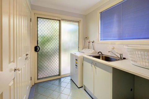 FRANGIPANI BEACH HOUSE PET FRIENDLY 22 Belbourie Cres Boomerang Beach - Goulburn Accommodation 2