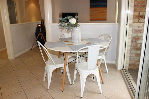 FRANGIPANI BEACH HOUSE PET FRIENDLY 22 Belbourie Cres Boomerang Beach - Goulburn Accommodation 3