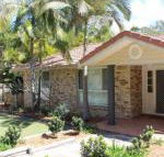 FRANGIPANI BEACH HOUSE PET FRIENDLY 22 Belbourie Cres Boomerang Beach - Goulburn Accommodation