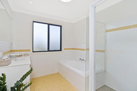 Amara 6 Wesley Avenue - Goulburn Accommodation 5