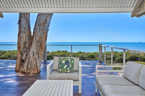 Decked Out By The Sea - Goulburn Accommodation 1