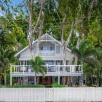 Decked Out By The Sea - Goulburn Accommodation 0