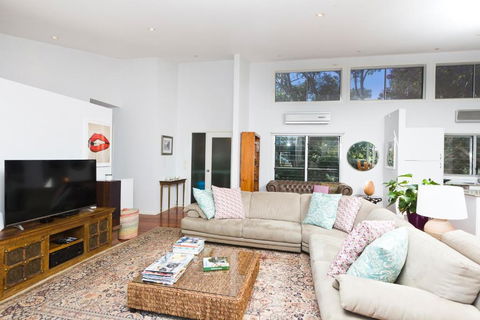 Booti Booti Lakehouse - Goulburn Accommodation 4