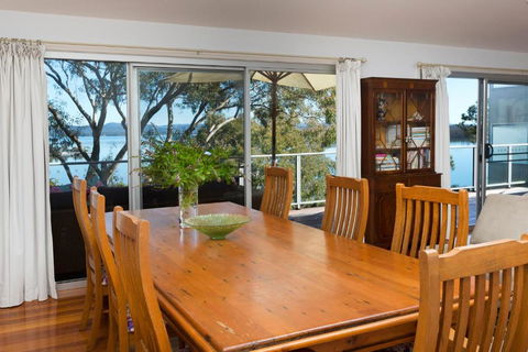 Booti Booti Lakehouse - Goulburn Accommodation 3