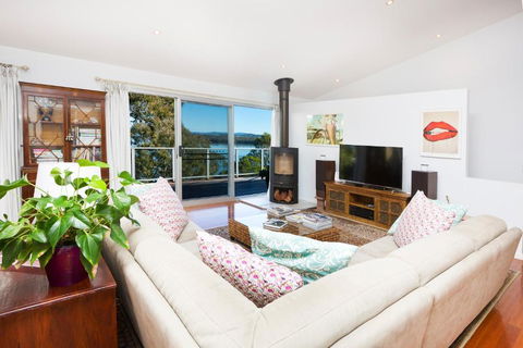 Booti Booti Lakehouse - Goulburn Accommodation 5