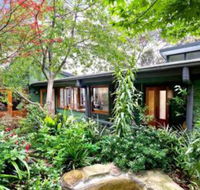 The Black Cockatoo Secret Garden Mountains Home - Goulburn Accommodation