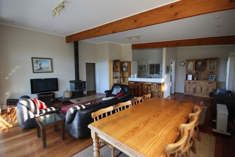 Fairways Close - Goulburn Accommodation 0