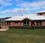 Country Meets Town - Goulburn Accommodation