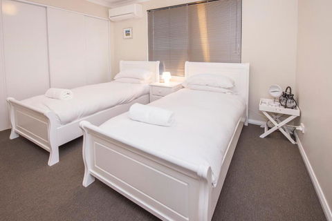 A Little Luxury In Town - Goulburn Accommodation 1