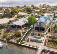 The Loft Waterfront with Private Pool - Goulburn Accommodation