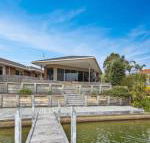 Pelican Brief relaxing canal frontage - Goulburn Accommodation