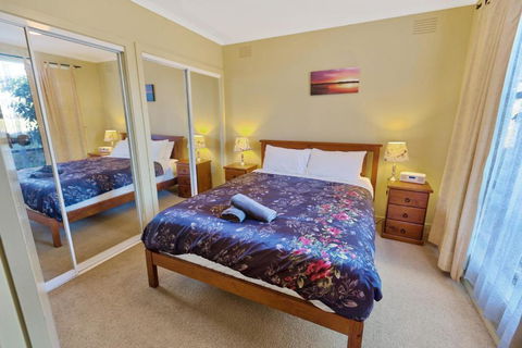 Above Sunset 100m From The Paynesville Lakes - Goulburn Accommodation 1