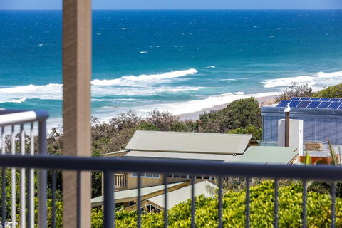 Wake Up To Ocean Views In Stylish Comfort - Goulburn Accommodation 6