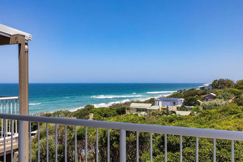 Wake Up To Ocean Views In Stylish Comfort - Goulburn Accommodation 4