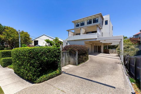 Wake Up To Ocean Views In Stylish Comfort - Goulburn Accommodation 7
